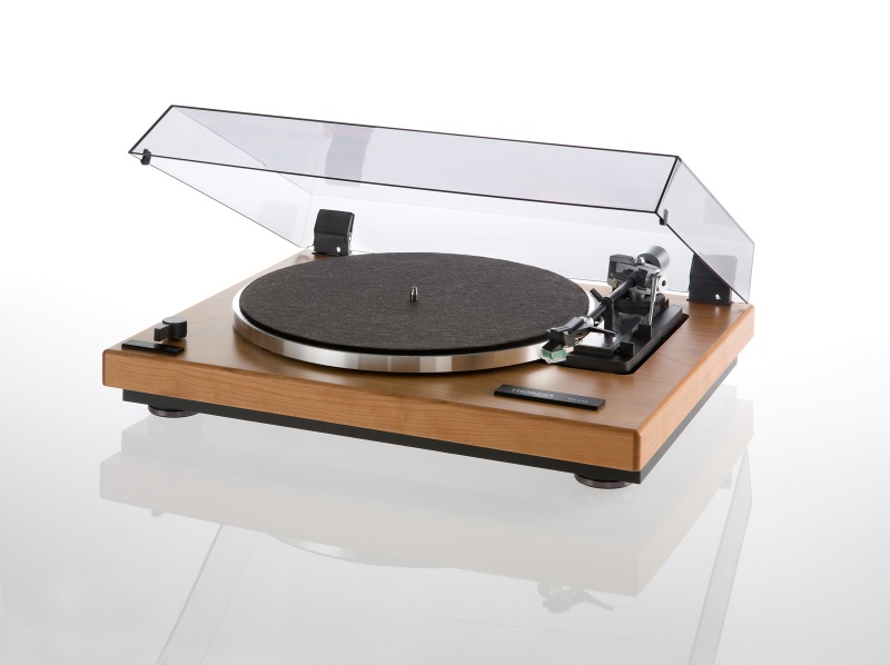 Фото THORENS TD 240-2 wood nuts light