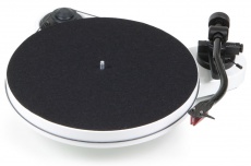 Придбати Проигрыватели виниловых дисков Pro-Ject RPM 1 Carbon (2M-Red) White
